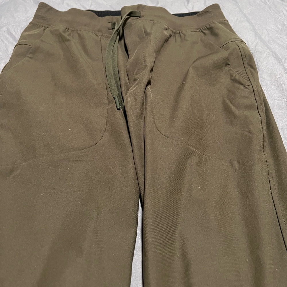 Olive ABC joggers - M skinny